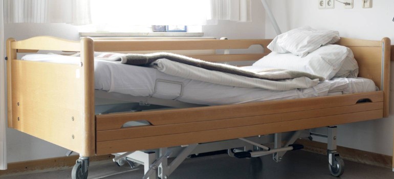 Pflegebett oder Krankenbett