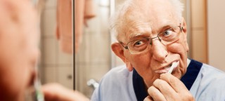 Gesunde Zähne im Alter